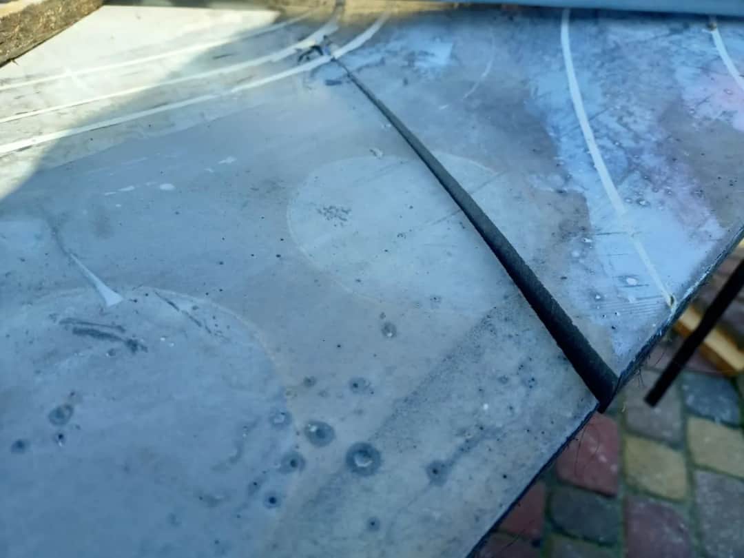 Jak naprawić pęknięty brodzik? Poradnik krok po kroku (DIY)