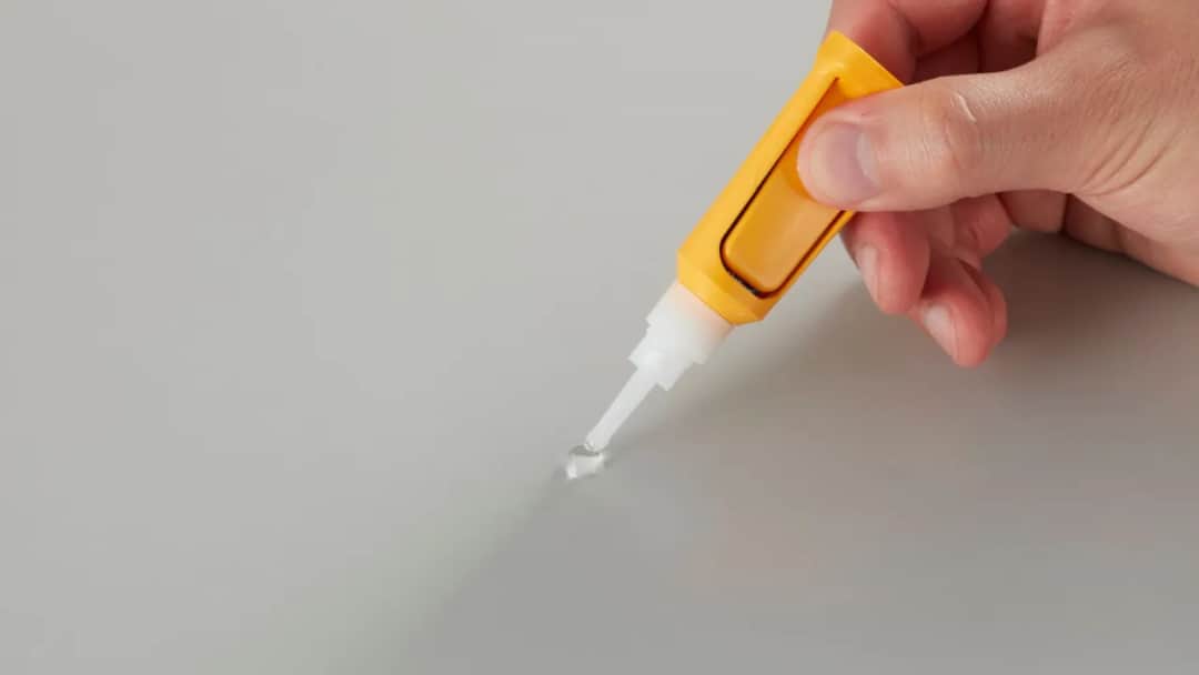 Czym skleić półkę w lodówce? Wybierz bezpieczny klej i napraw sam!