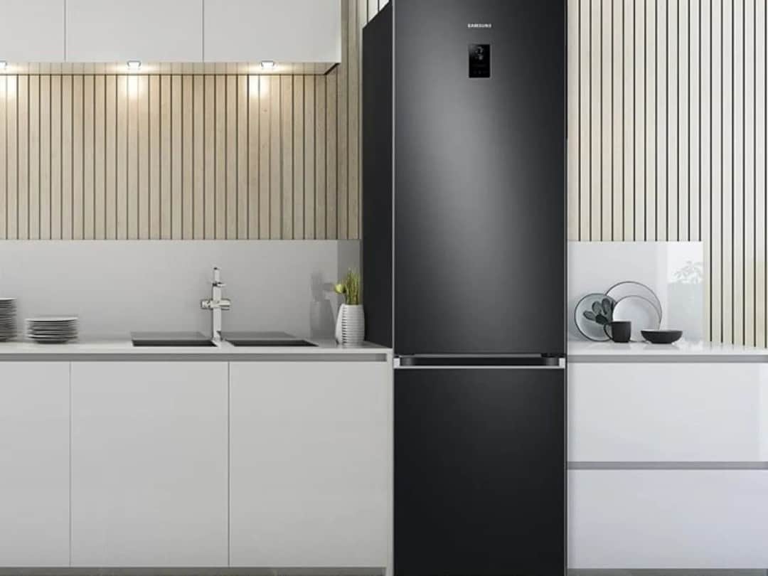 Wyświetlacz lodówki Samsung nie działa? Diagnoza i naprawa krok po kroku.