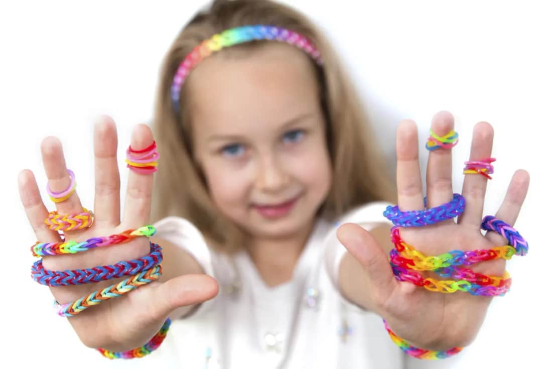 Bransoletki z gumek DIY: Od Rybiego Ogona do Starburst krok po kroku